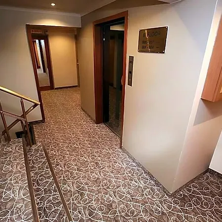 Peak Star Hotell 3*