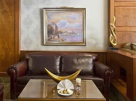 Peak Star Hotel